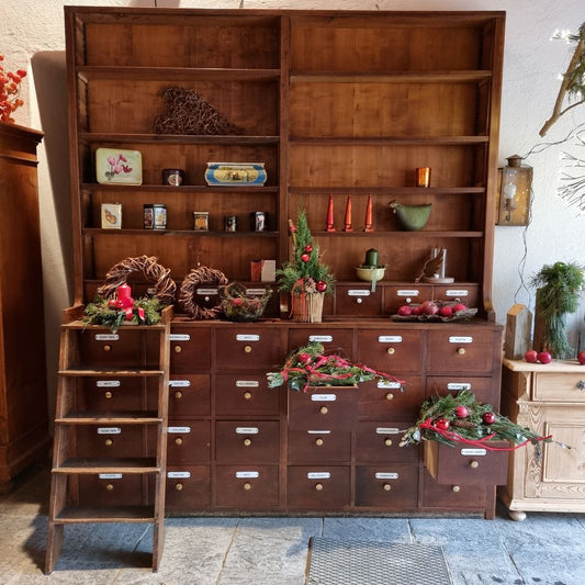 Alter Apothekerschrank Apothekenschrank mit Aufsatz und Emaille Schilder 32 Schübe - 190